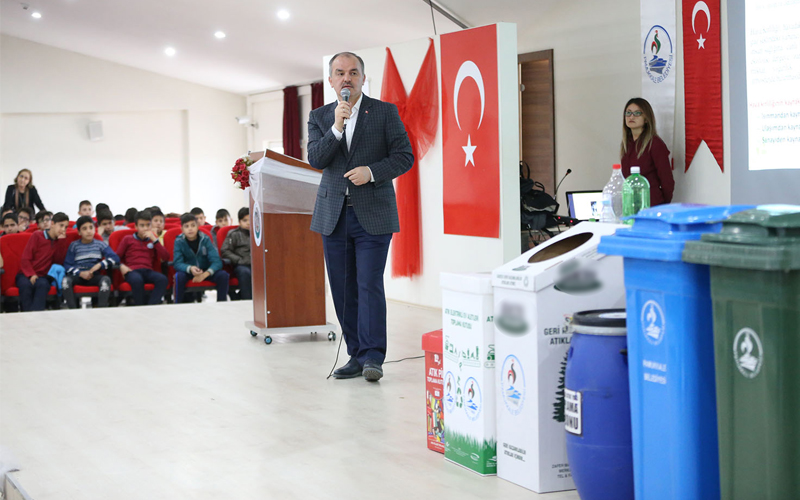 Başkan Gürlesin, öğrencilere geri dönüşümün önemini anlattı