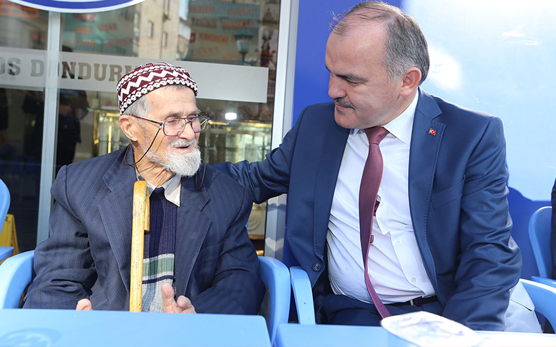 Gürlesin’den çat kapı ziyaretler
