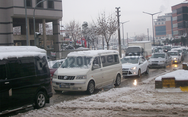 Denizli’de kar kapıya dayandı