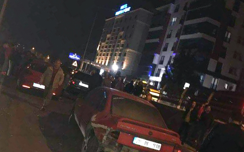 Yine köprülü kavşak, yine zincirleme trafik kazası