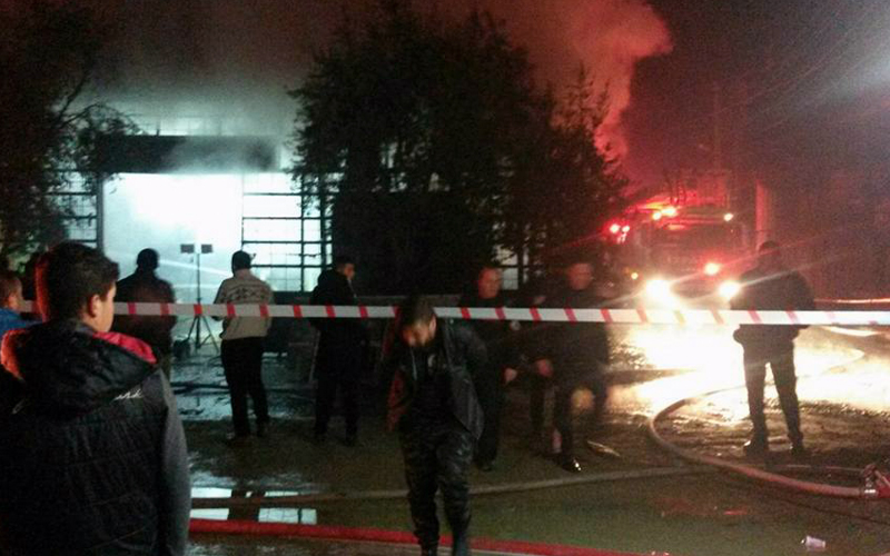 Mobilyacı atölyesi alev alev yandı
