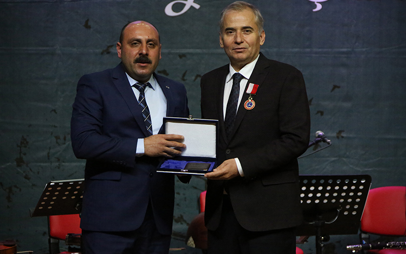 Zolan’a Türk Dünyası Onur Madalyası