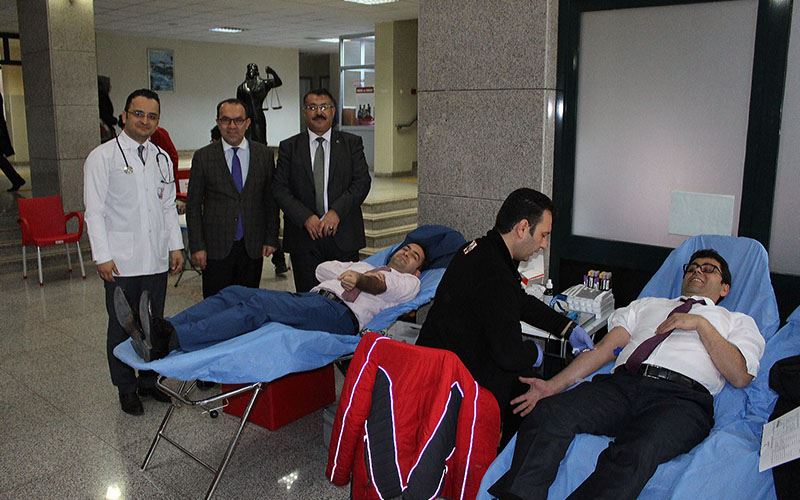 Denizli Adliyesi’nde kan bağışıyla Kızılay’a destek
