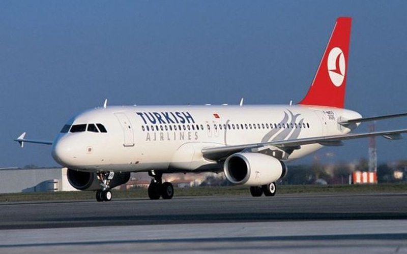 THY İstanbul uçağı pistten döndü
