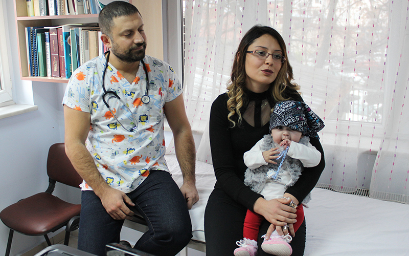 Beren Su bebek ameliyatla hayata tutundu