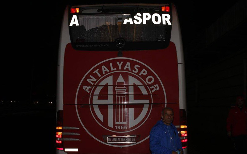 Antalyaspor kafilesine çirkin saldırı
