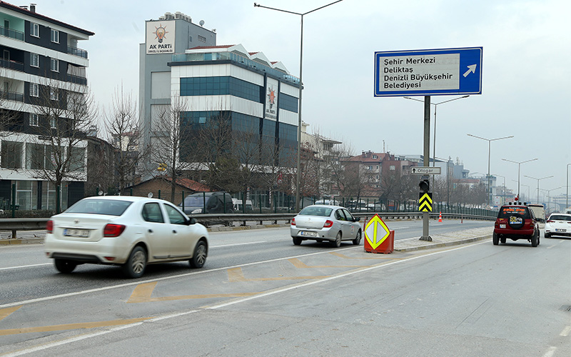Köprülü kavşaklara su bariyerleri