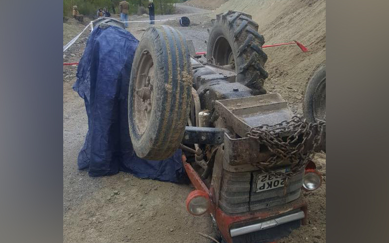 Acıpayam’da devrilen traktörün sürücüsü öldü