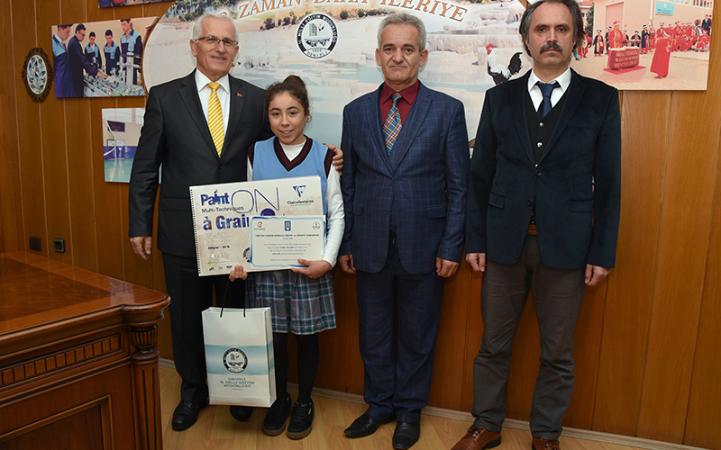 Denizlili Selda, YBO’da Yaşam konulu resim yarışmasında 1. oldu