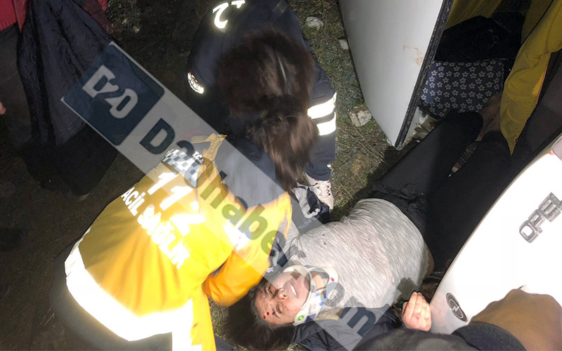 Denizli-Ankara karayolunda otomobil şarampole yuvarlandı