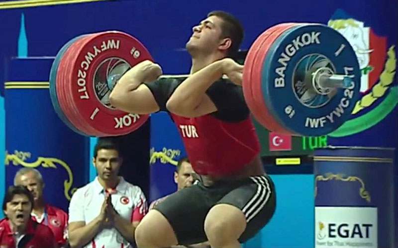 Liseli Mehmet Avcıl, halterde Türkiye şampiyonu