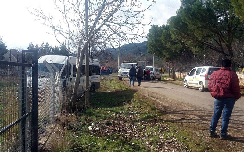 İki minibüs çarpıştı, nefesler tutuldu