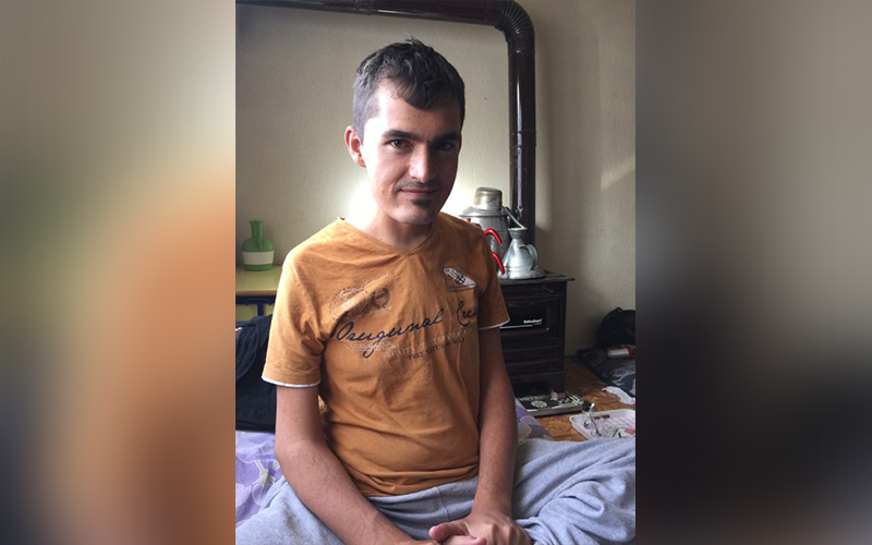 Kas erimesi hastası Memduh tekerlekli sandalye istiyor