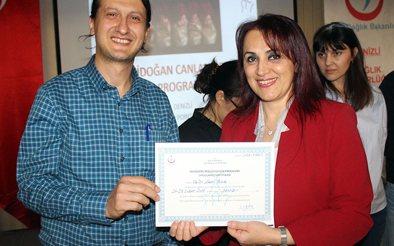 Sağlık personeline yeni doğan eğitimi