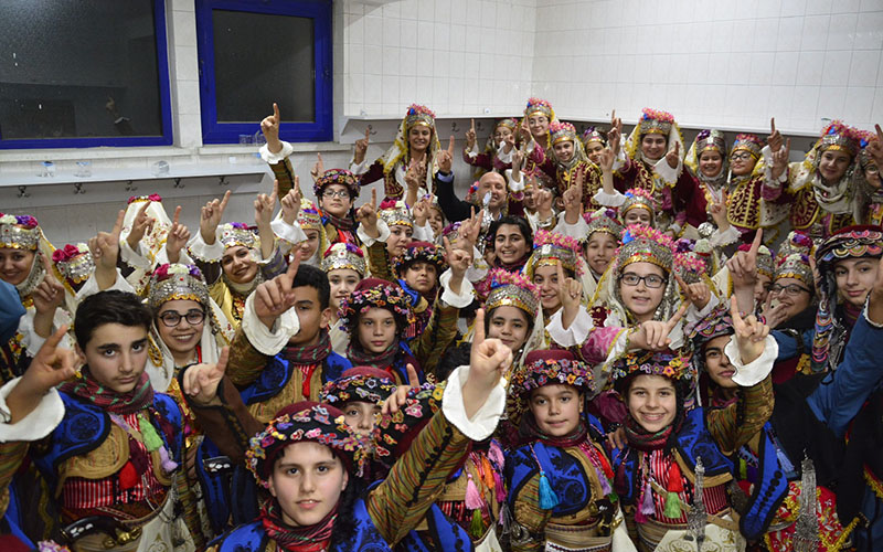 Halk oyunlarında Sarayköy ekipleri 4 dalda birinci oldu