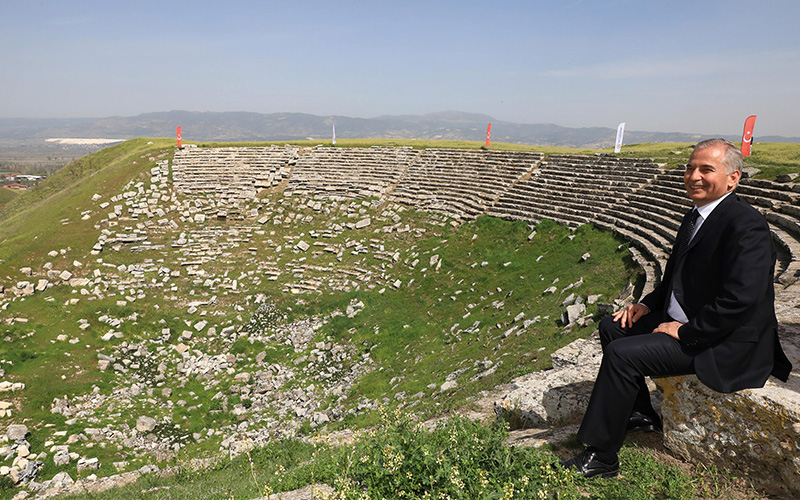 Laodikya Batı Tiyatrosu 1600 yıl sonra Büyükşehir ile ayağa kalkacak
