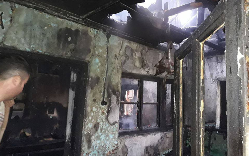 Alevler evi oturulamaz hale getirdi