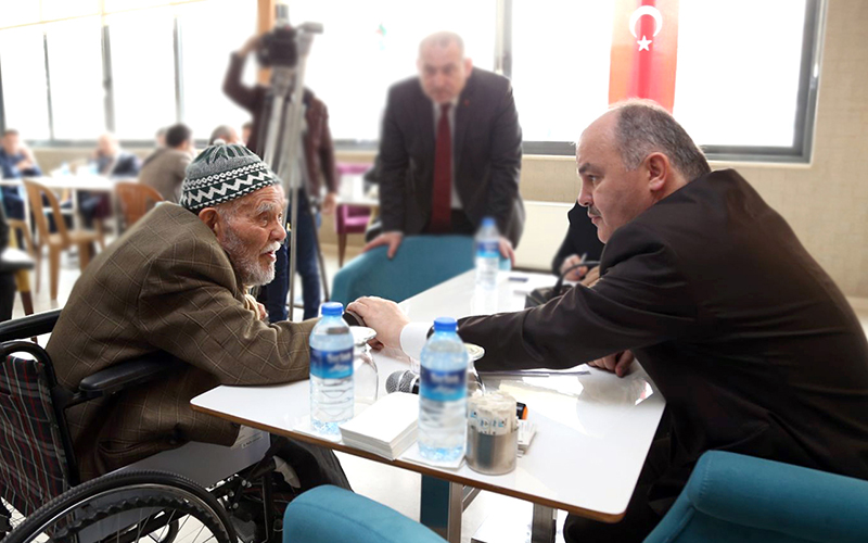 Gürlesin, halk gününde vatandaşların dertlerini dinledi