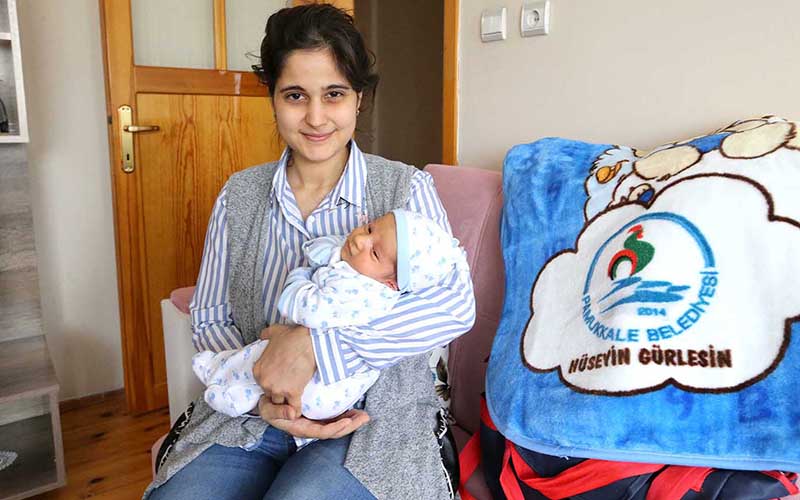 Pamukkale Belediyesi’nin “Hoş Geldin Bebek” projesi devam ediyor