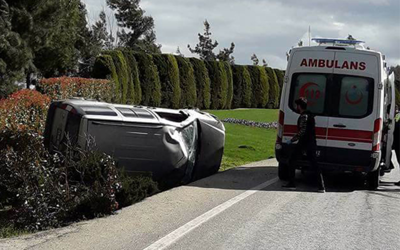 Kayganlaşan yolda şarampole yuvarlandı