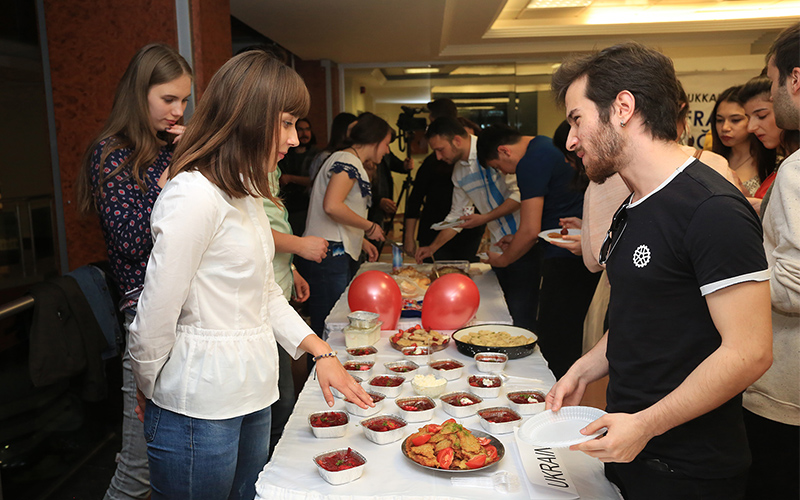 Yabancı öğrenciler yemek tanıtımı yaptı