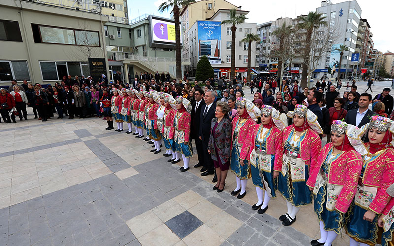 Kadınlar Ata’nın huzurunda