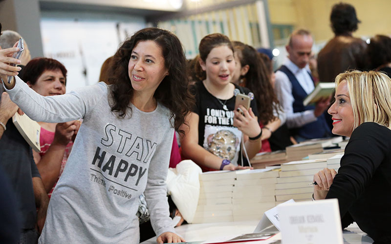 Kitap Fuarı’nda yazarlara yoğun ilgi
