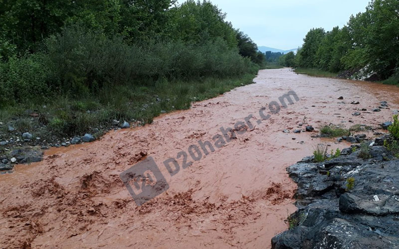 Yağmurdan sonra Akçay’ın rengi değişti