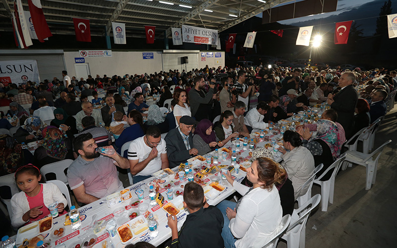 Büyükşehir’in iftar sofrası Göveçlik’te kuruldu
