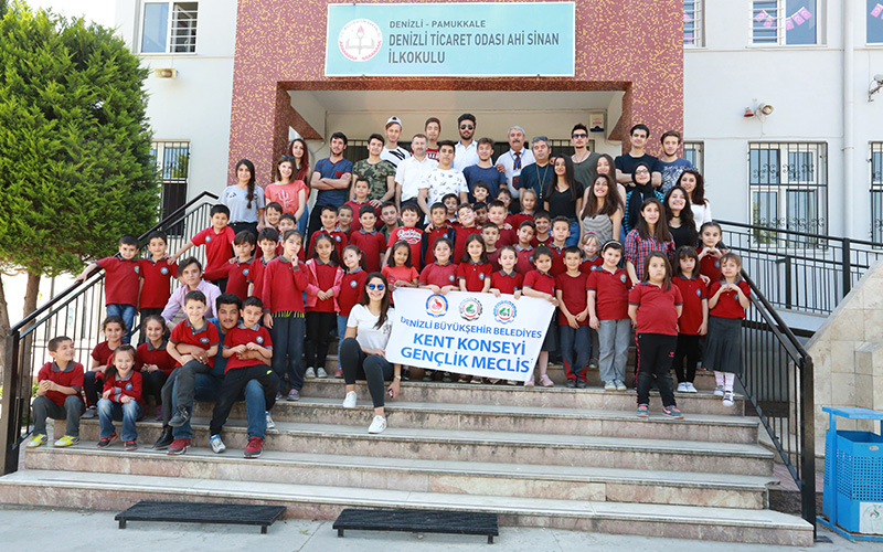 “Geleceğe dair” projesi gençleri ve çocukları bir araya getirdi