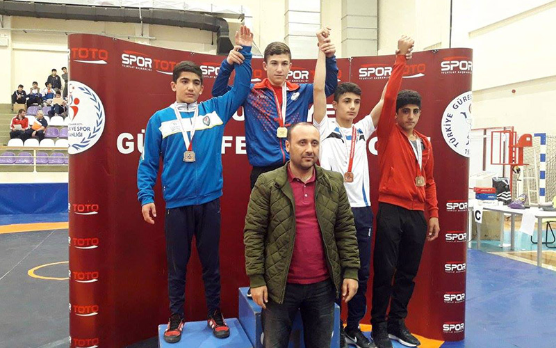 Şaban Ulutaş, 5 rakibini tuşla yenip Türkiye şampiyonu oldu