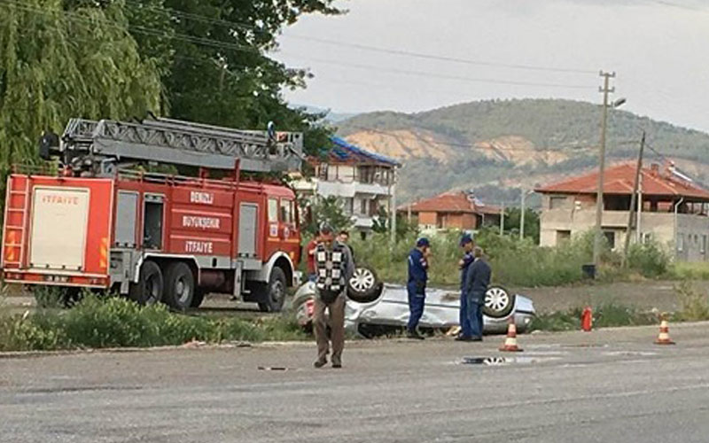 Otomobil şarampole yuvarlanıp ters geldi