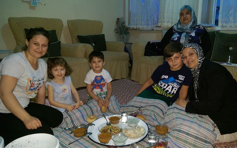 AK Partili kadınlardan ev ziyaretleri