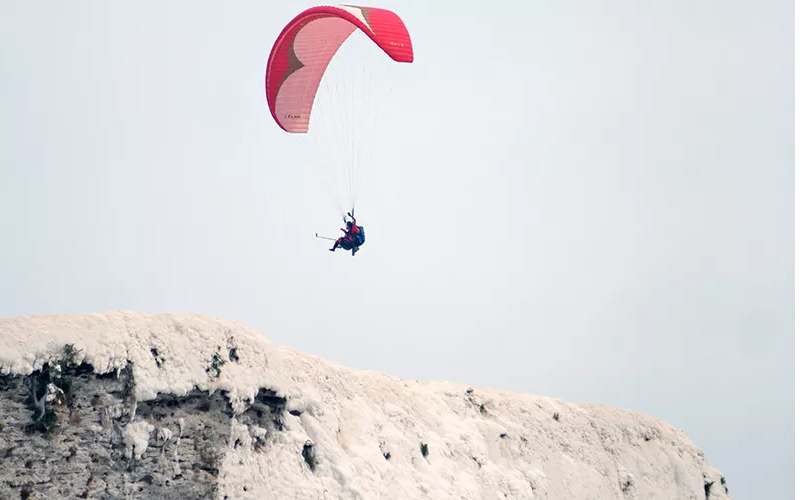 Pamukkale’de yelkenkanat ve yamaç paraşütü yasağı kalktı