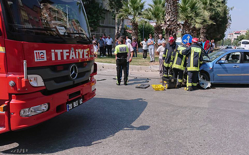 Kavşakta trafik kazası: 4 yaralı