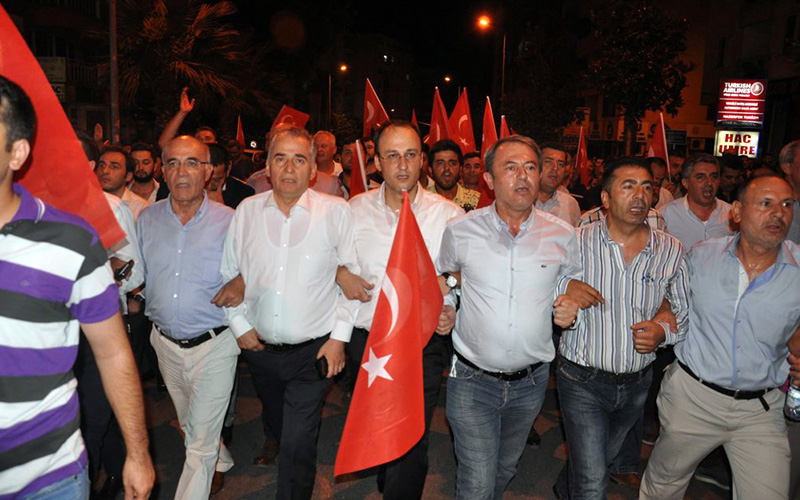 Denizlililer, o gece ‘milli irade ve demokrasi’ dedi