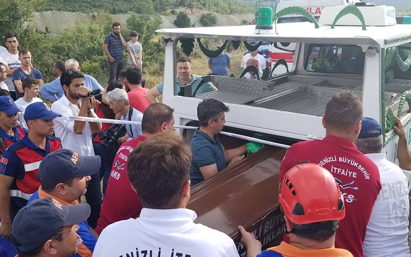Gölette boğulan çocuk toprağa verildi