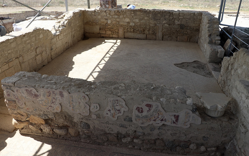 Tripolis kazılarında 2 bin yıllık mozaikli villa bulundu