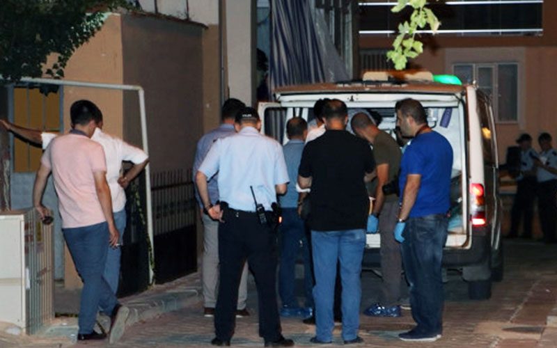 Cinnet: Eşini ve kızını öldürdü, kendisini astı