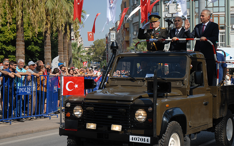 Büyük Zafer 1 saate sığdırılan törenle kutlandı