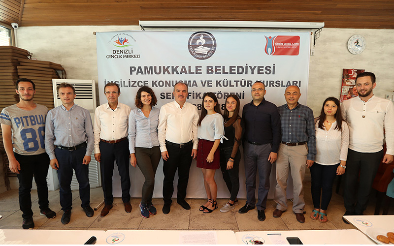 Pamukkale’de gençler İngilizce konuşmayı öğreniyor