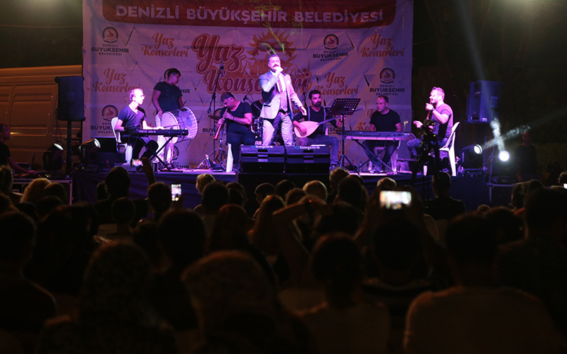 Yaz konserinde Zafer Bayramı coşkusu