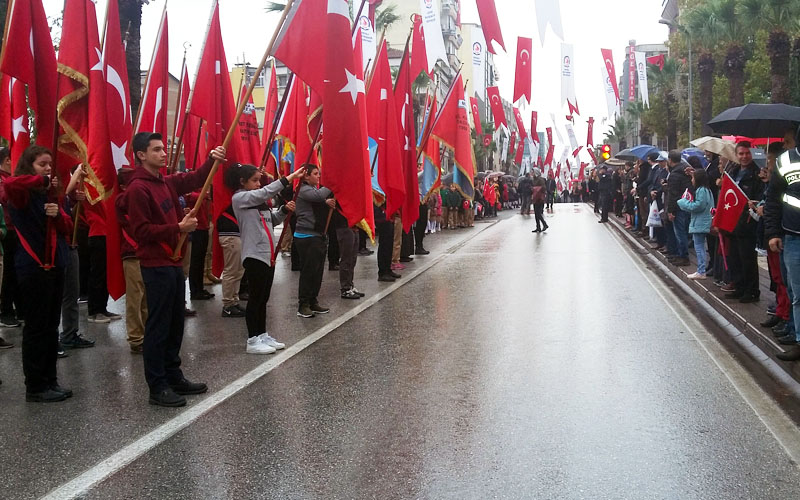 Türkiye, Cumhuriyet ile mutlu ve muzaffer