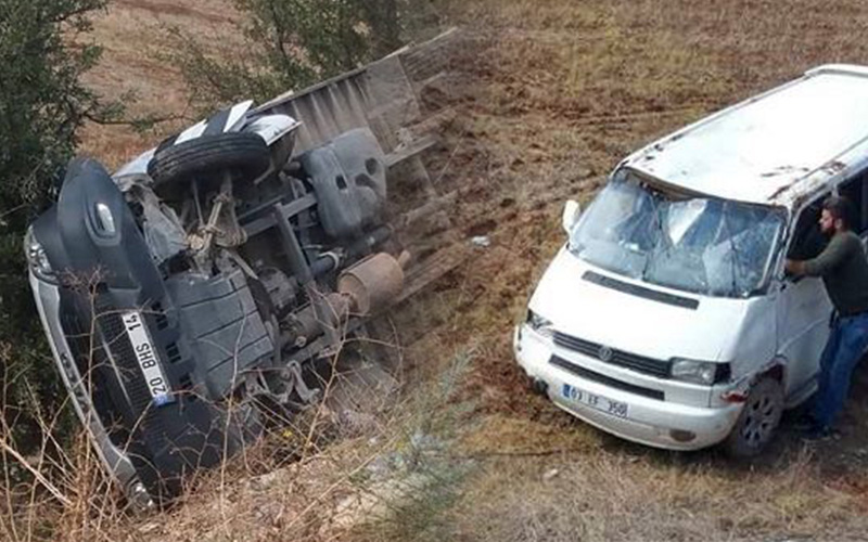 Tüpgaz kamyonuyla minibüs çarpıştı: 5 yaralı