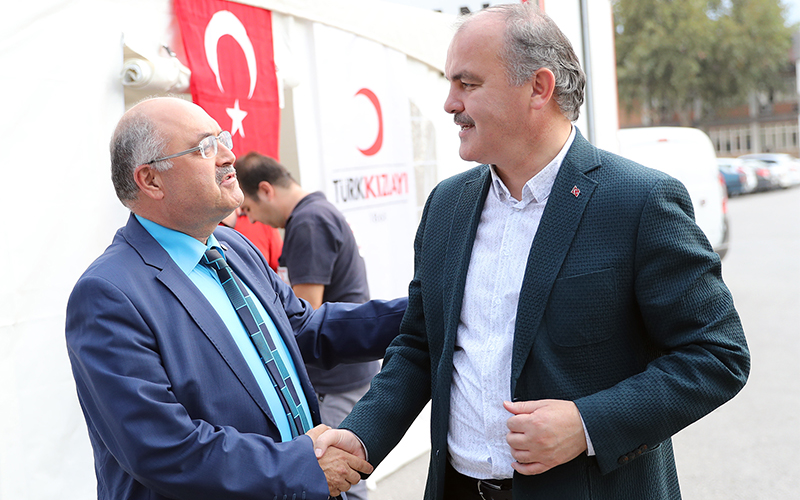 Pamukkale Belediyesi personelinden Kızılay’a kan bağışı
