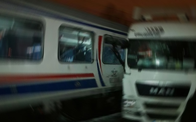 Pamukkale Ekspresi TIR’a çarptı