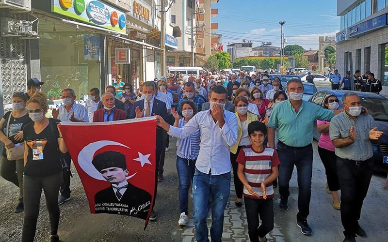 Sarayköy’de bitmeyen yol çalışmalarına ve toza karşı maskeli yürüyüş