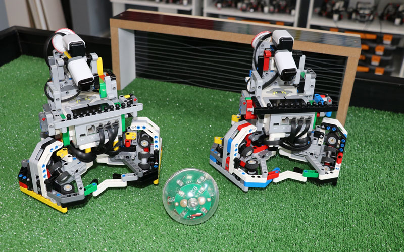 Yapay zekalı robotlar, yeşil sahalarda
