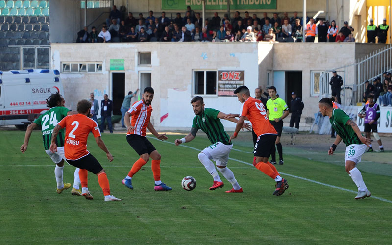 Denizlispor, Adanaspor engelini 4-2 ile geçti