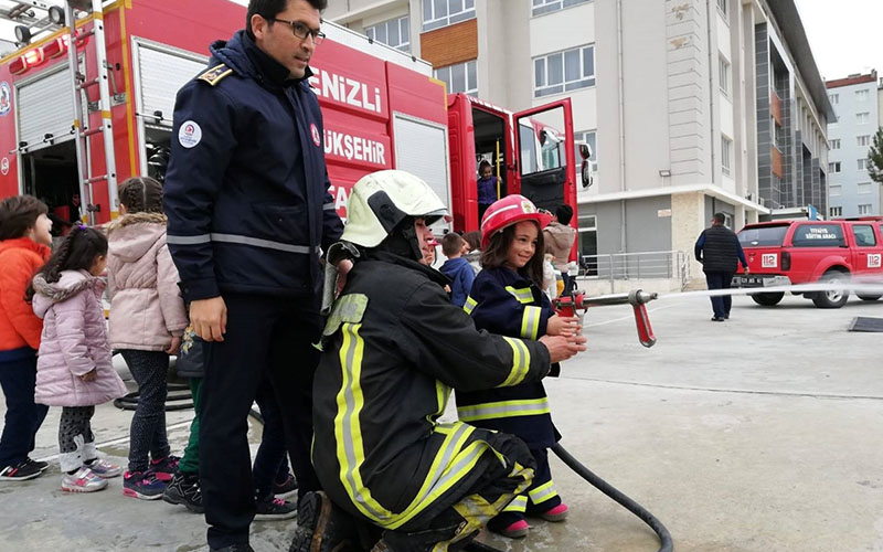 Anaokulu öğrencilerine yangın eğitimi